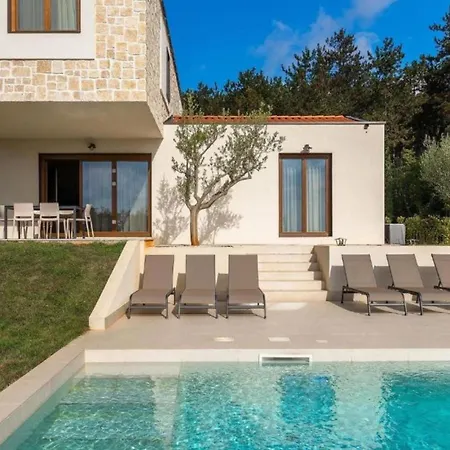 Casa Venus Majkusi
